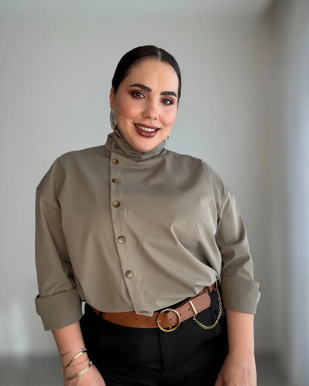 HAKİ DİK YAKA GÖMLEK