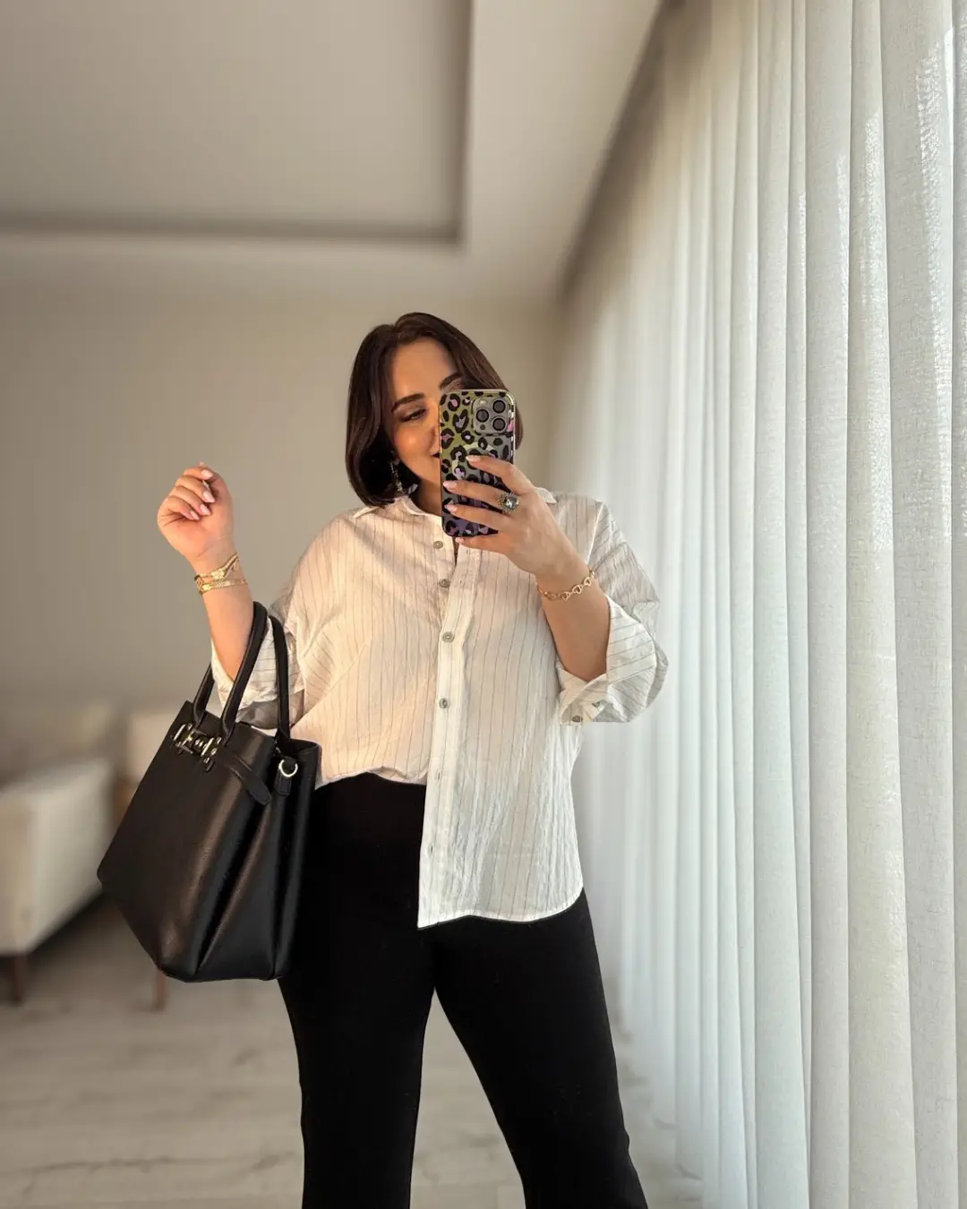 BEYAZ ÇİZGİLİ GÖMLEK