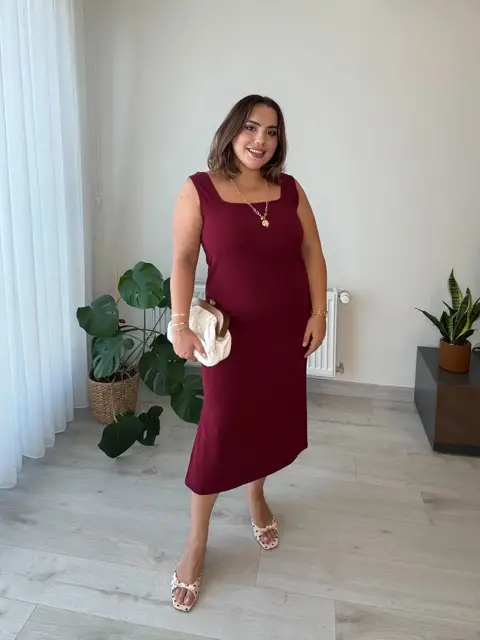Bordo Kare Yaka Elbise