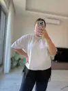 Beyaz Altı Siyah Saten ve Dantel Detaylı Tshirt