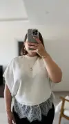 Ekru Dantel Detaylı Triko Bluz