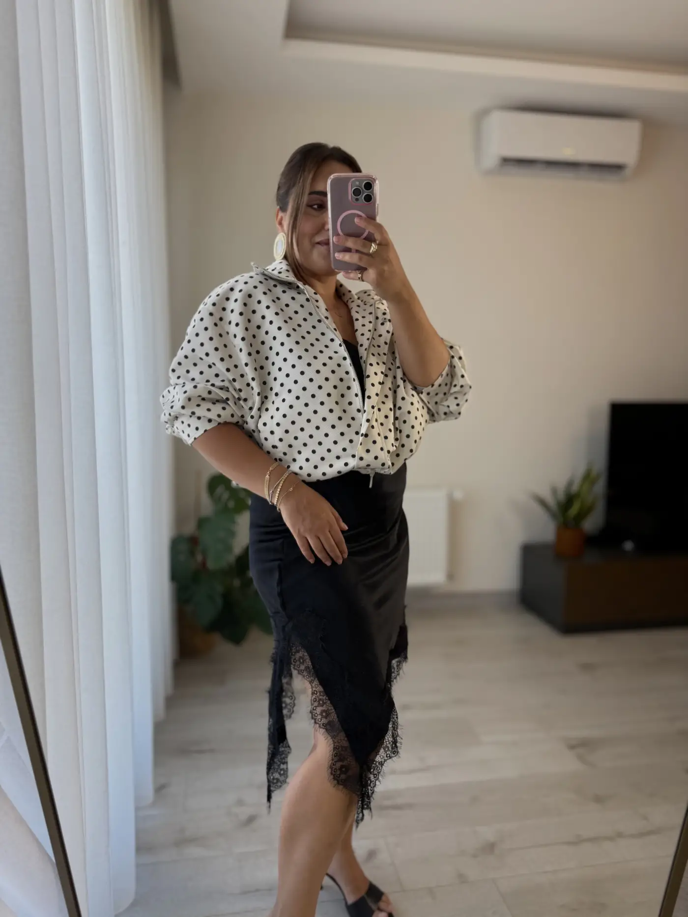 Siyah Dantelli Asimetrik Etek